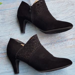 London Fog Brigett Black Suede Ankle Boots sz 7